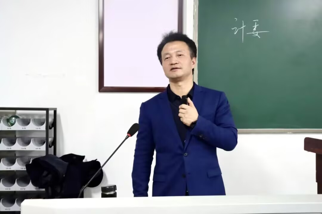 10098